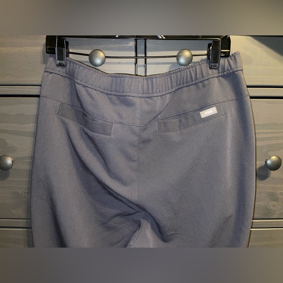 FIGS Tansen Jogger Scrub Pants in Charcoal! Size M, Like New! - Picture 5 of 12